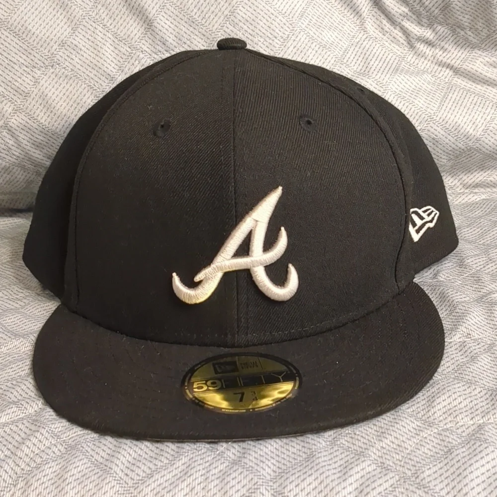 New Era Black Cap with White Embroidered Logo - Picture 8 of 16